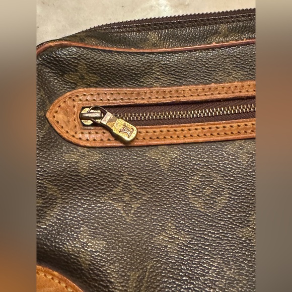 Louis Vuitton Wristlet - Picture 2 of 11